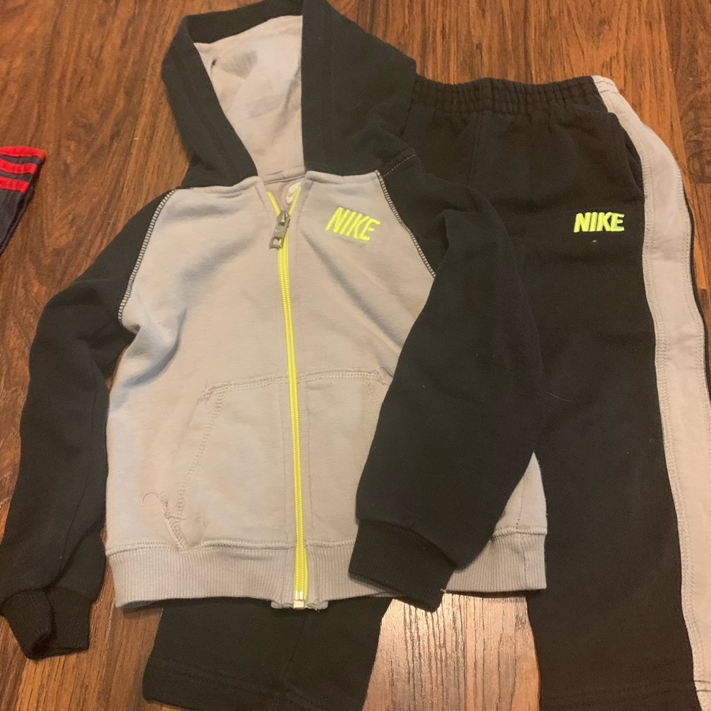 Nike sweatshirt and sweatpants